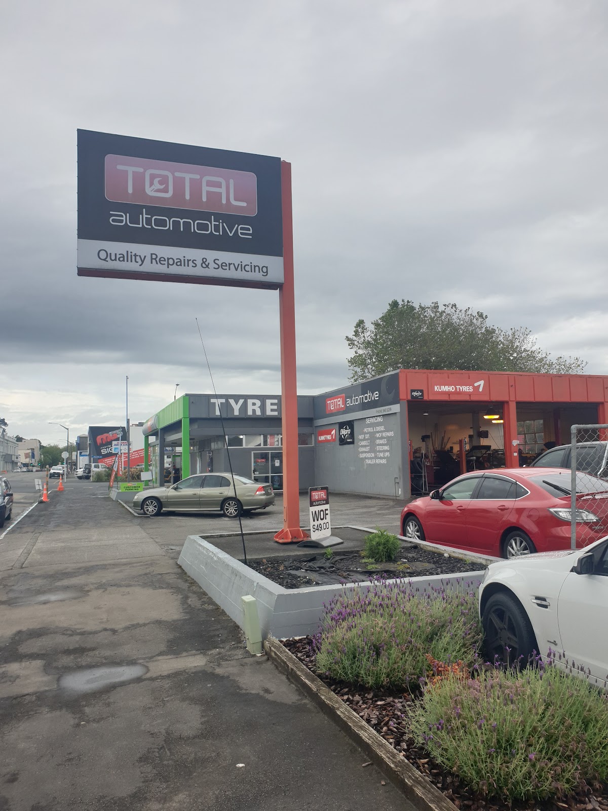 Total Automotive pole sign, Quality Repairs and Servicing